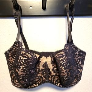 36DDD black and lacey bra